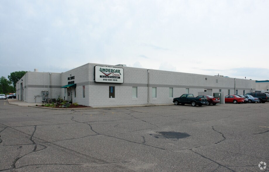 Primary Photo Of 6811-6843 S Washington Ave, Eden Prairie Showroom For Lease