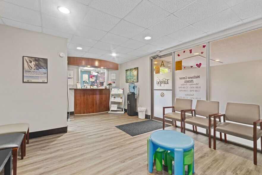 More Photos Of 413 W Robertson St, Brandon Office For Sale