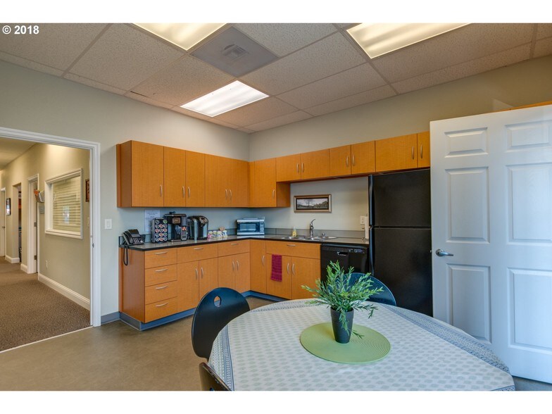 More Photos Of 613 W 11th St, Vancouver Medical For Sale
