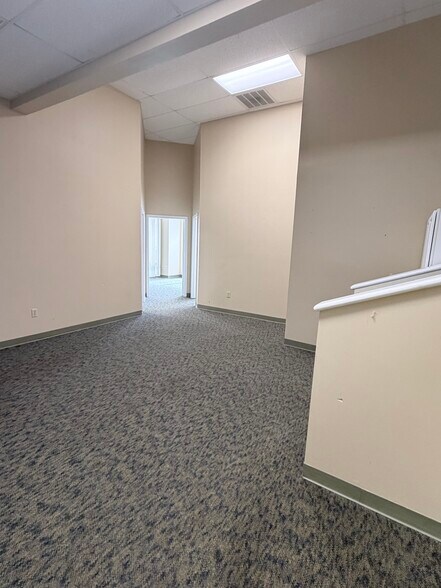 More Photos Of 900 SE Ocean Blvd, Stuart Office For Sale
