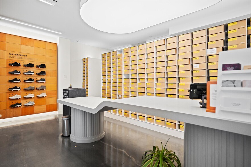 More Photos Of 3135 M St NW, Washington Storefront For Lease