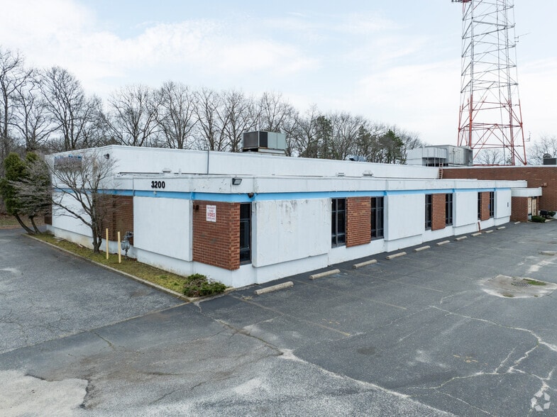Primary Photo Of 3200 Express Dr S, Islandia Warehouse For Sale