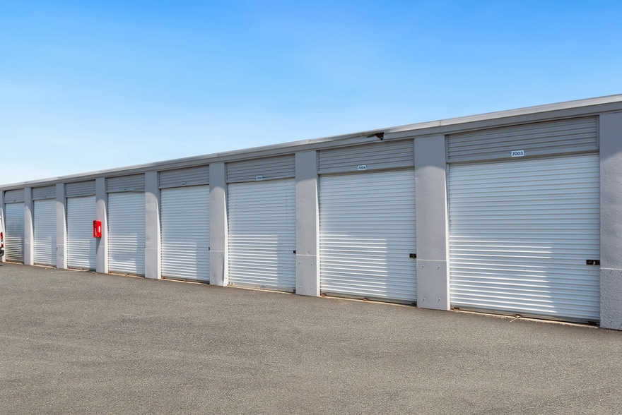 More Photos Of 3035-3099 PS Business Center Dr, Woodbridge Unknown For Lease