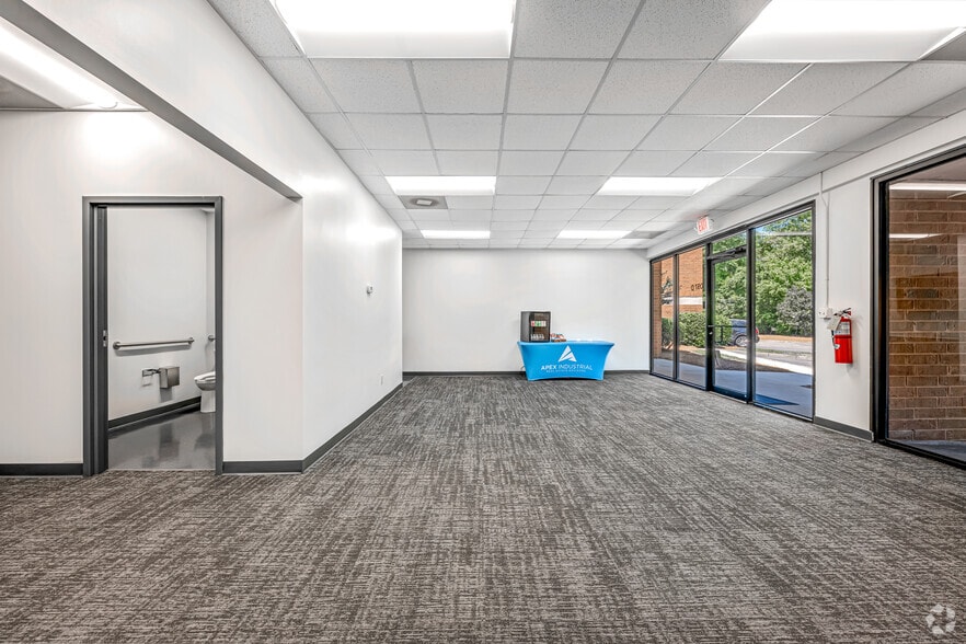 More Photos Of 3097 Presidential Dr, Atlanta Warehouse For Lease