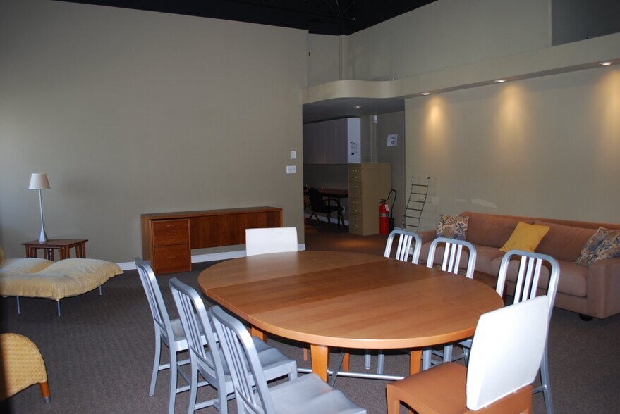 More Photos Of 140-144 Riverside Dr, North Vancouver Distribution For Sale