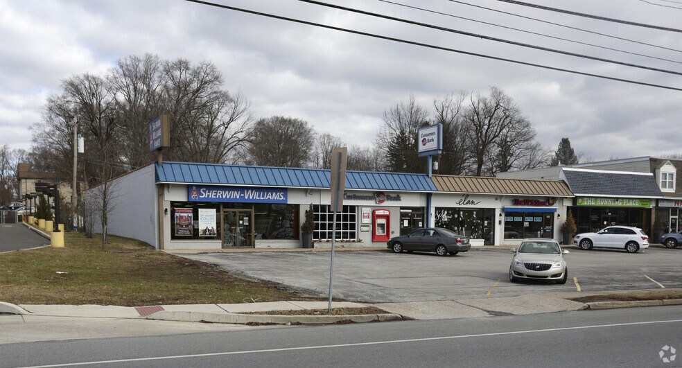More Photos Of 3553-3559 W Chester Pike, Newtown Square Storefront For Lease