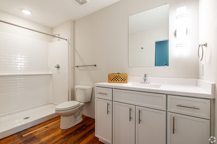 More Photos Of 800 Broadway Blvd, Kansas City Multifamily For Sale