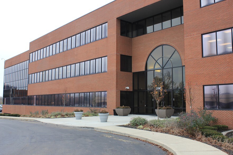 More Photos Of 2780 Airport Dr, Columbus Office For Lease