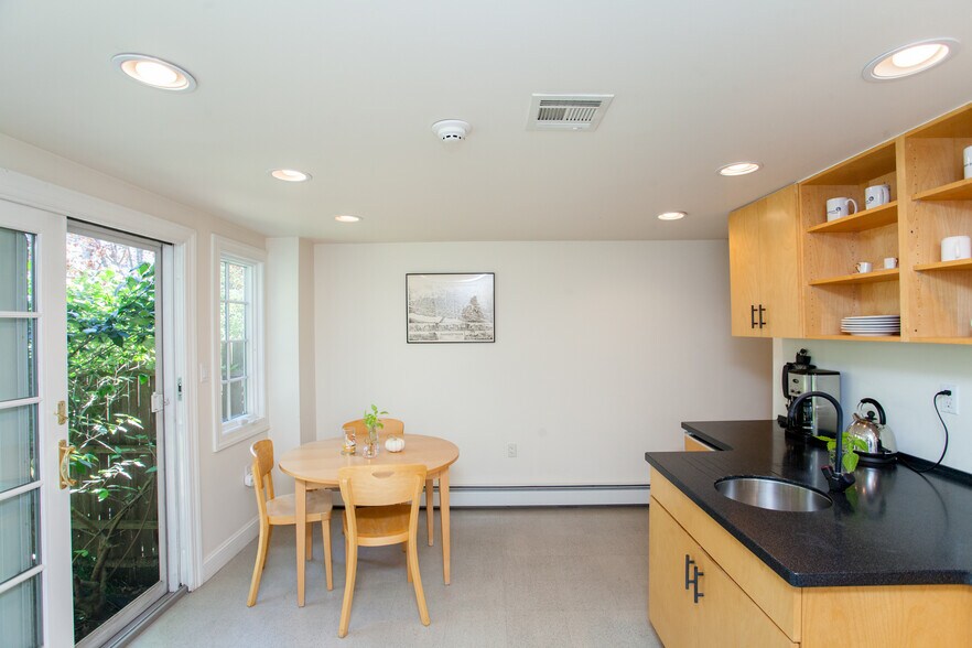 More Photos Of 24 N Main St, Lambertville Office For Sale