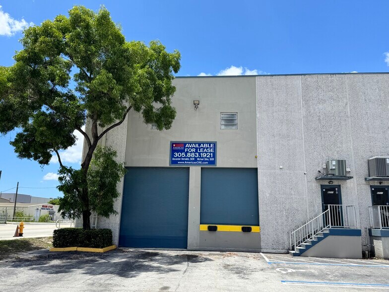 Primary Photo Of 8700-8796 NW 100th St, Medley Warehouse For Lease