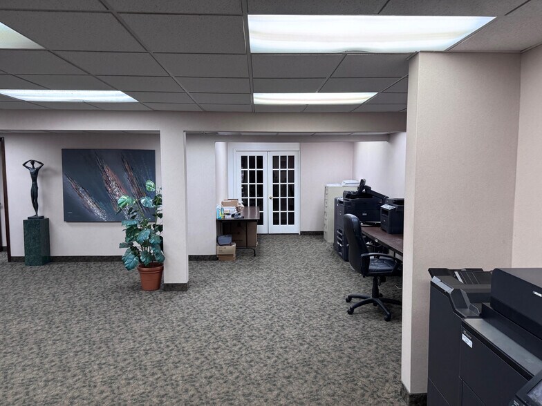More Photos Of 23999 W 10 Mile Rd, Southfield Office For Sale