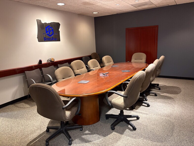 More Photos Of 8600 SW Saint Helens Dr, Wilsonville Office For Sale