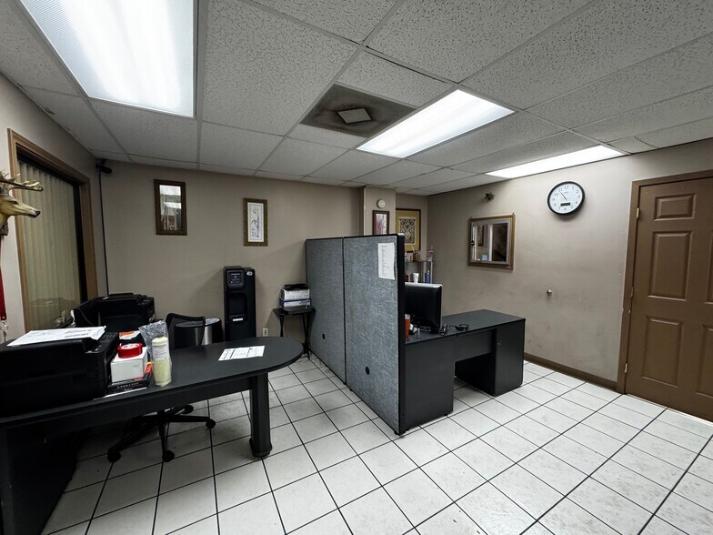 More Photos Of 14403 Import Rd, Laredo Warehouse For Lease