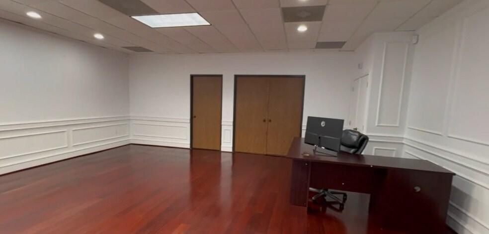 More Photos Of 11011 Jones Rd, Houston Office For Sale
