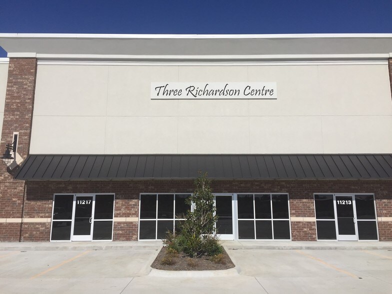 Primary Photo Of 11221 Richardson Dr, North Little Rock Showroom For Lease
