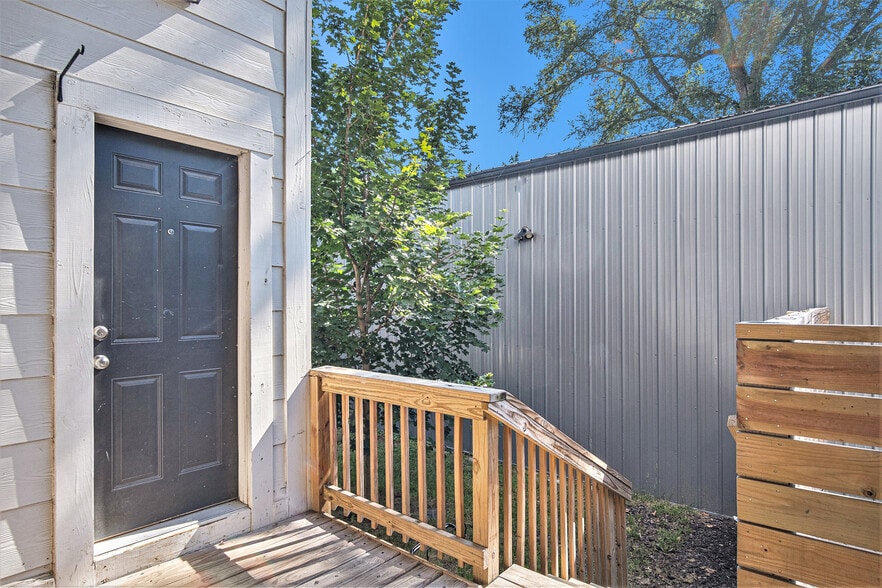 More Photos Of 2601-2603 N 45th St, Omaha Office Residential For Sale