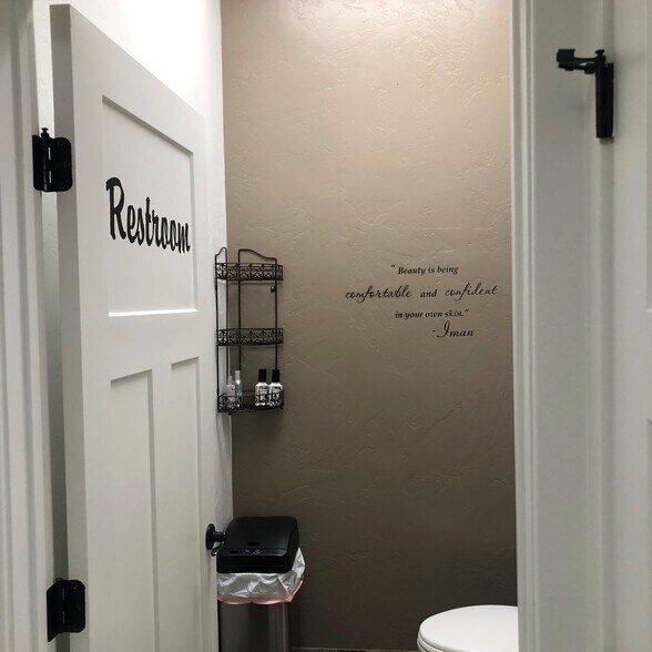 More Photos Of 1037 Main St, Evanston Storefront Retail Office For Sale