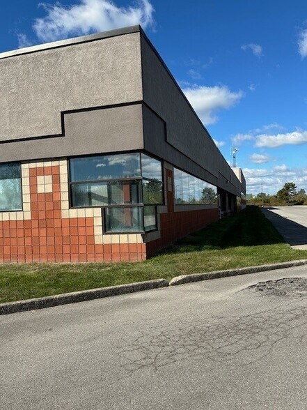 More Photos Of 347-374 Lang Blvd, Buffalo Light Distribution For Lease