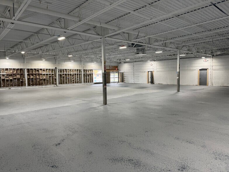 More Photos Of 3402 Richfield Rd, Flint Freestanding For Lease