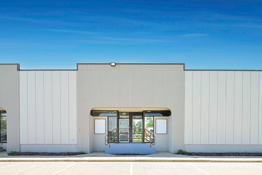 More Photos Of 5647-5763 W 85th St, Indianapolis Manufacturing For Lease