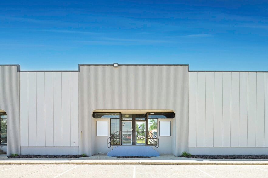 More Photos Of 5647-5763 W 85th St, Indianapolis Manufacturing For Lease