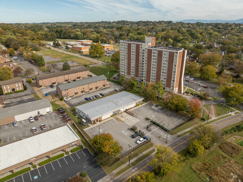 More Photos Of 4440 Walker Blvd, Knoxville Flex For Sale