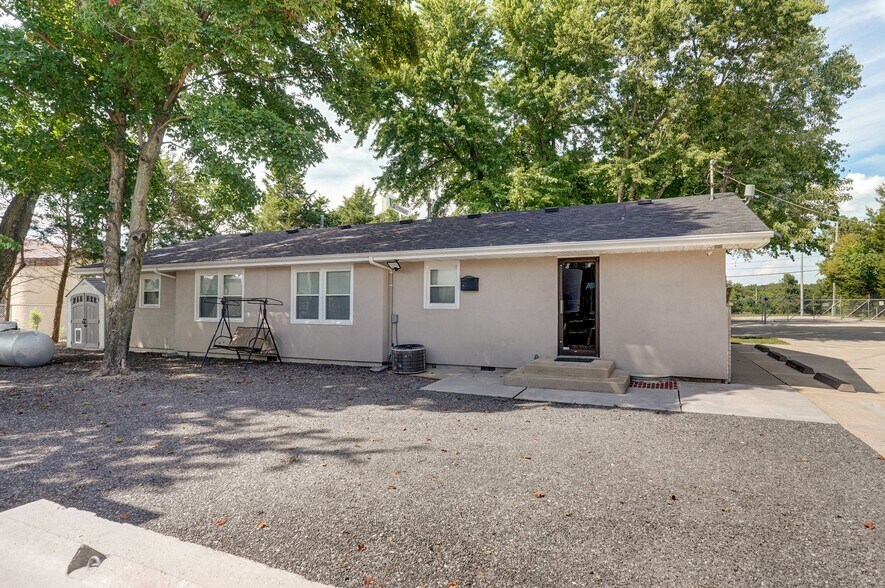 More Photos Of 3560 E Evergreen St, Springfield Office For Sale