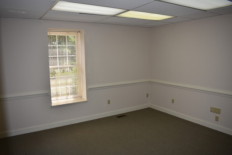 More Photos Of 611 N Courthouse Rd, Richmond Office For Lease