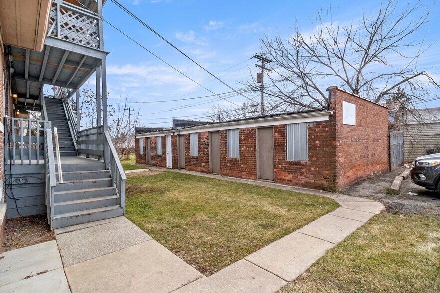 More Photos Of 1205 Garfield Ave, Lincoln Park Apartments For Sale