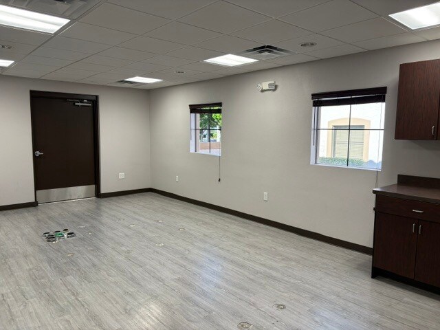 More Photos Of 845 Oakley Seaver Dr, Clermont Office For Lease