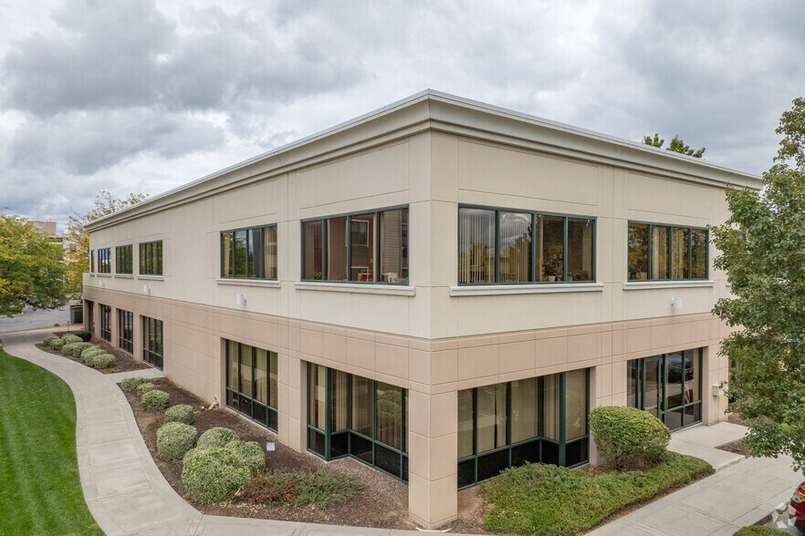 More Photos Of 5700 E Franklin Rd, Nampa Office For Lease