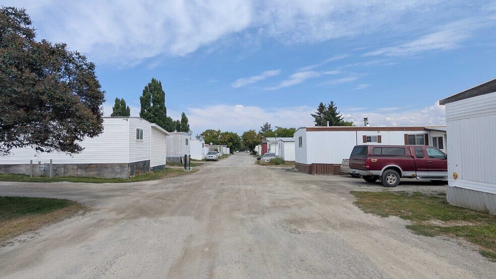 More Photos Of 2025 N 10th St, Cranbrook Manufactured Housing Mobile Home Park For Sale