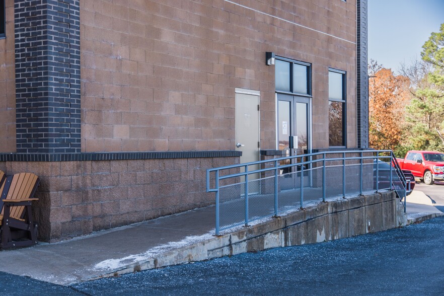 More Photos Of 692 E Longview St, Fayetteville General Retail For Lease