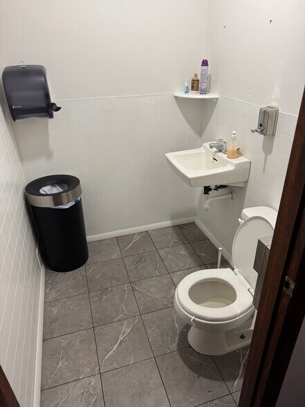 More Photos Of 25367 Lankford Hwy, Onley Light Distribution For Lease