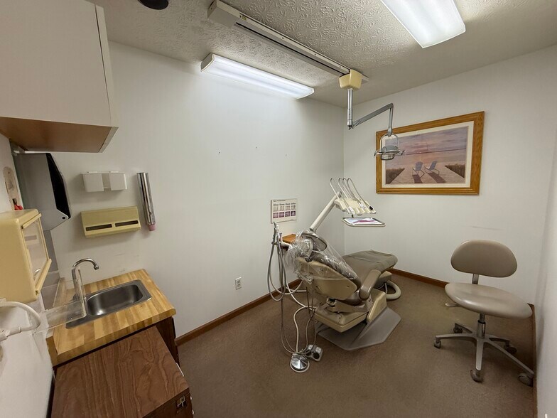 More Photos Of 508 Scarboro Ln, Oak Ridge Office For Sale