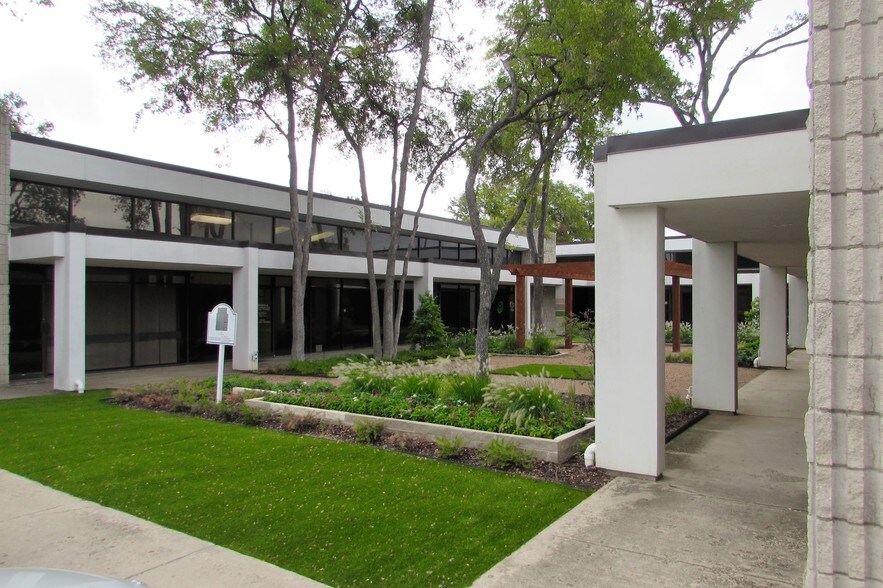 More Photos Of 301-323 Westpark Way, Euless Medical For Lease