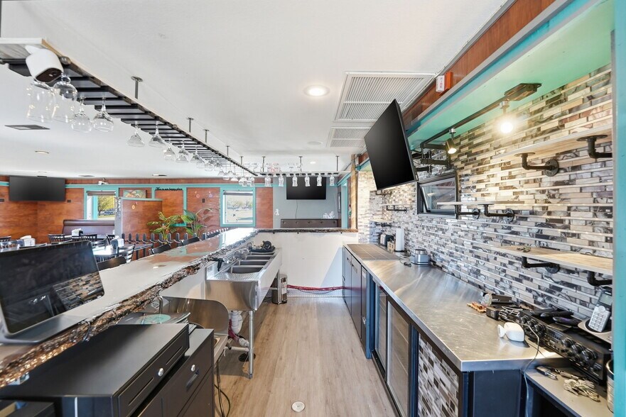 More Photos Of 1404 E College Dr, Marshall General Retail For Sale