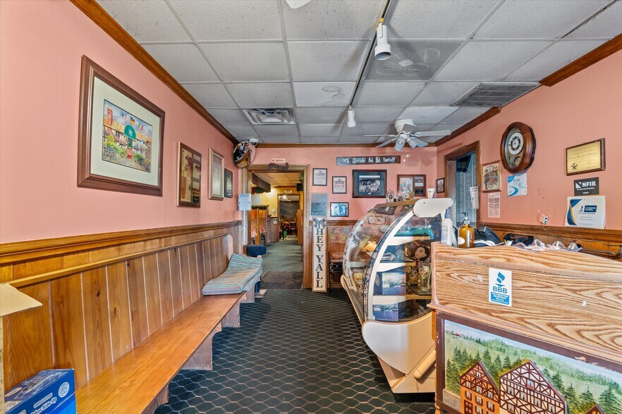 More Photos Of 3044 Deans Bridge Rd, Augusta Restaurant For Sale