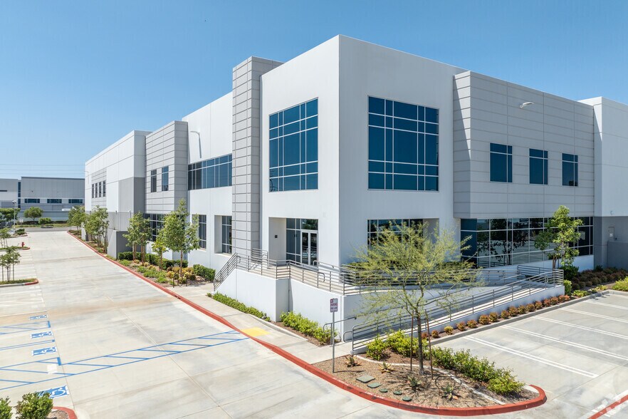 More Photos Of 19972 Patterson Ave, Perris Distribution For Lease