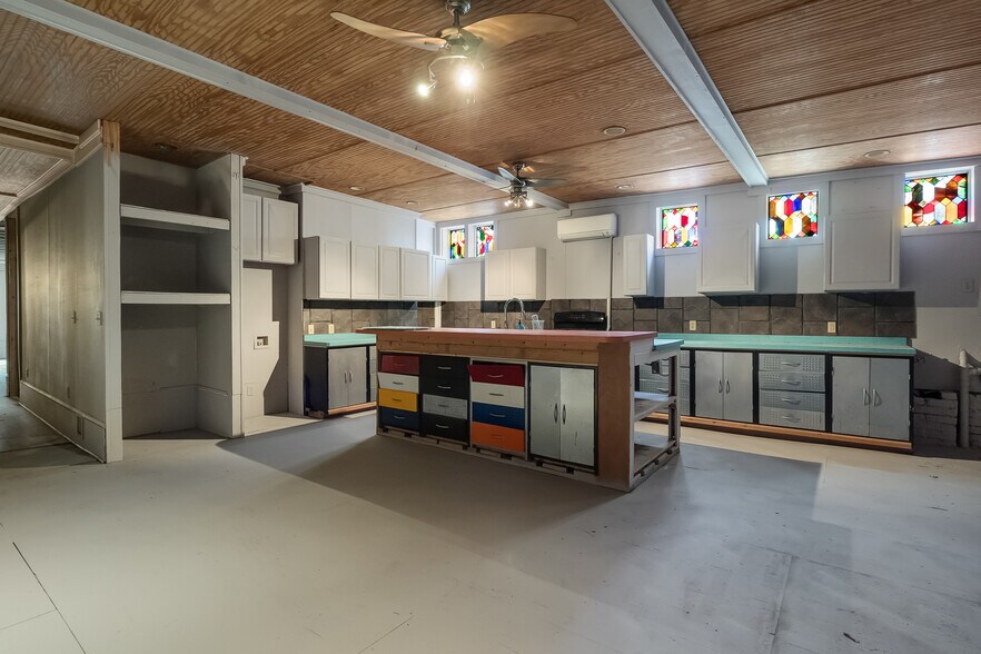 More Photos Of 2557 Broad Ave, Memphis Storefront Retail Office For Sale