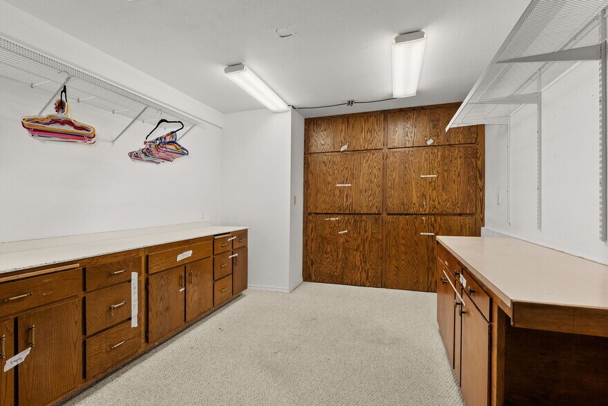 More Photos Of 1017 W Main St, Centralia Flex For Sale