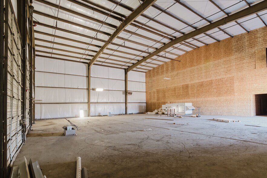 More Photos Of 151-161 Airport Rd, King City Warehouse For Lease