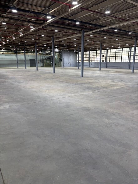 More Photos Of 456 Nordhoff Pl, Englewood Warehouse For Lease