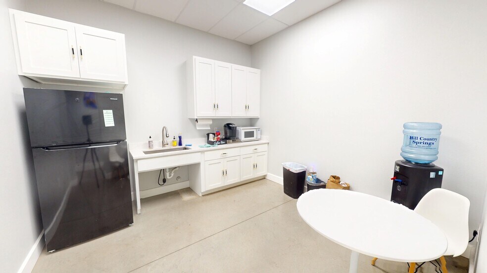 More Photos Of 7019 Burleson Rd, Austin Warehouse For Sale
