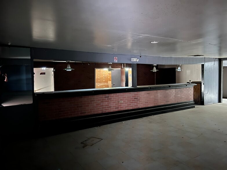 More Photos Of 2435 S K St, Tulare Bar For Sale