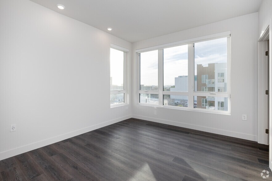 More Photos Of 1340 S Hill St, Los Angeles Apartments For Lease