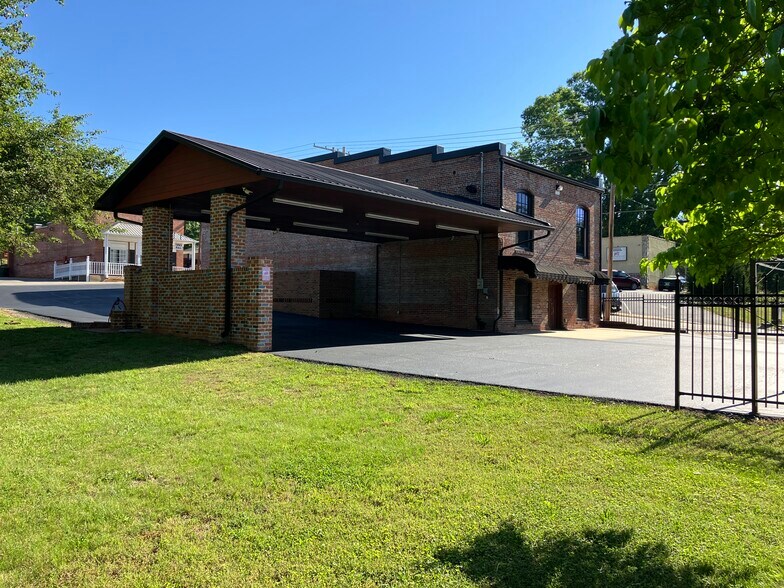 More Photos Of 157 N Main St, Bostic Office For Sale