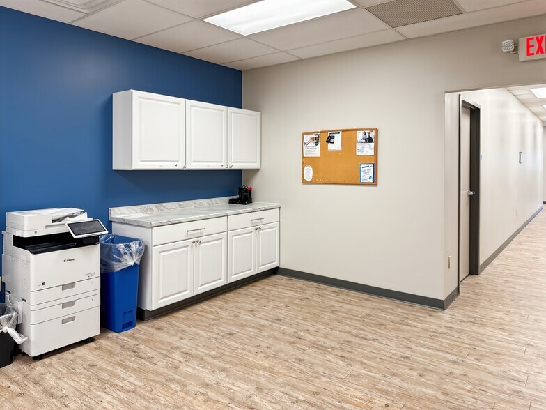 More Photos Of 1255 Kemper Meadow Dr, Cincinnati Coworking Space