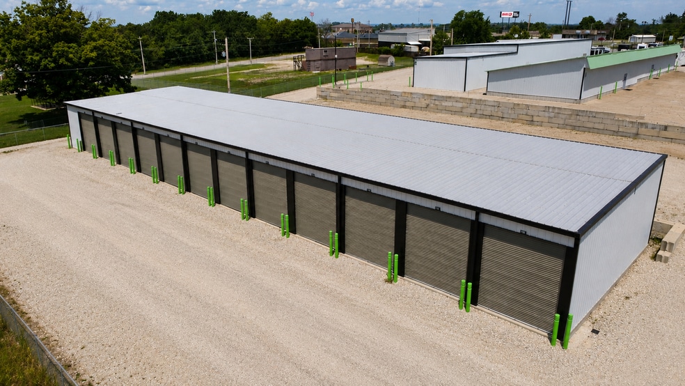More Photos Of 617 Old Route 66, St Robert Self Storage For Sale