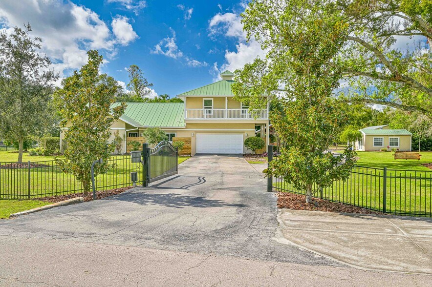 Primary Photo Of 4240 Ellis Rd, Fort Myers Apartments For Sale